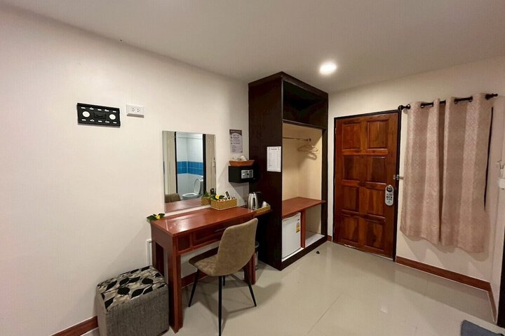 Room 10 of 37