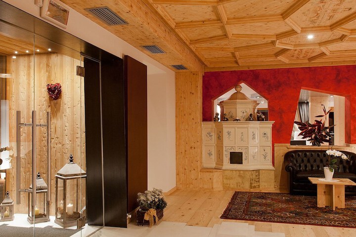 Entrance & Lobby