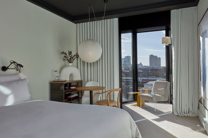 Room 32 of 89