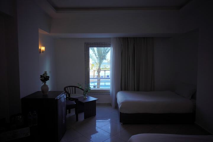 Room 11 of 27