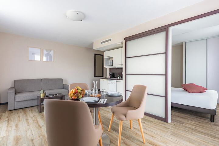 Room 20 of 33