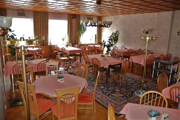 Dining 40 of 56