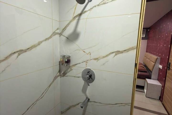 Room 14 of 18