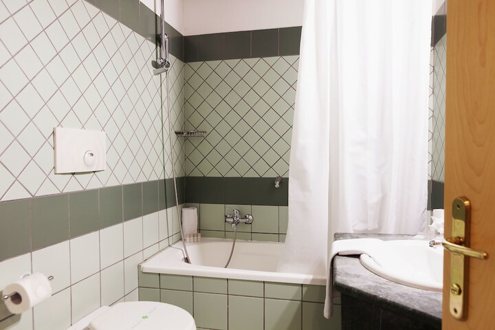 Room 45 of 97