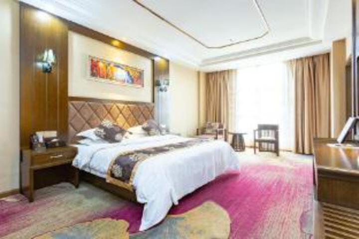 Room 5 of 7