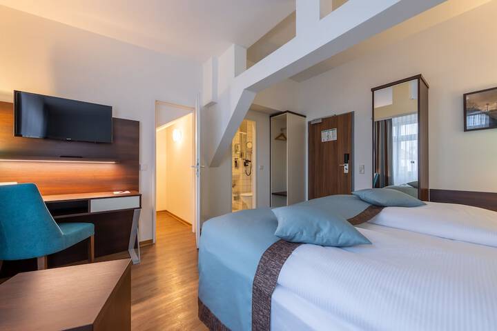 Room 16 of 45
