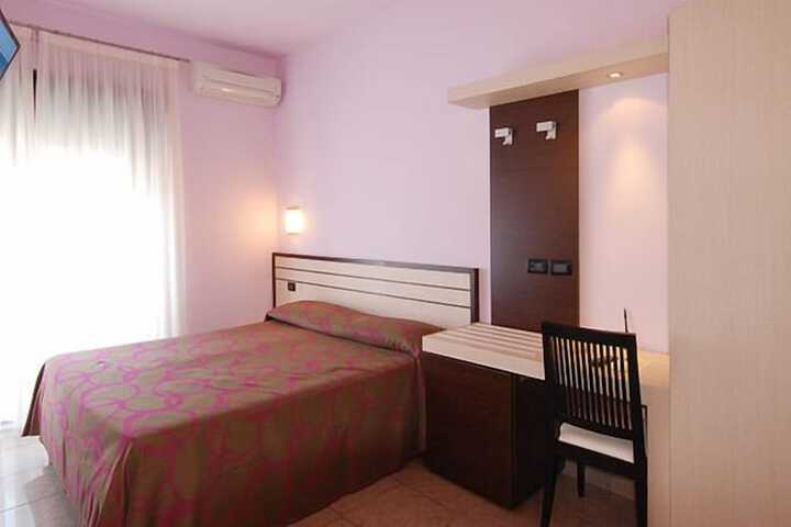 Room 6 of 30