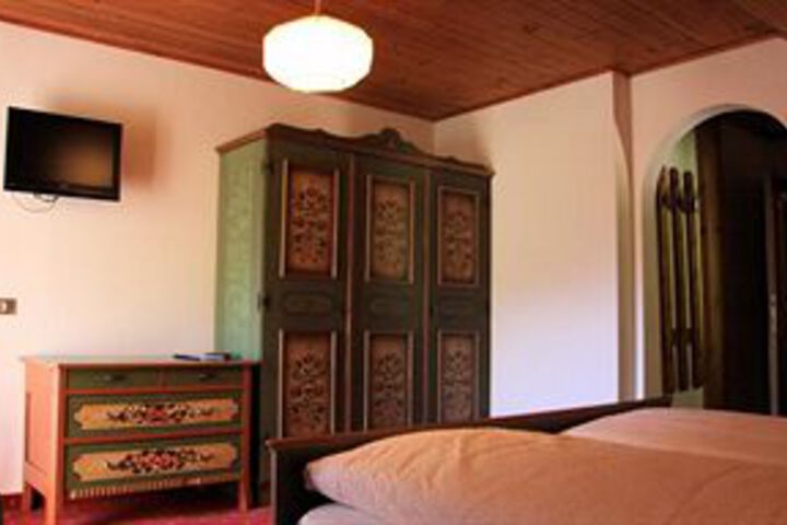 Room 25 of 48