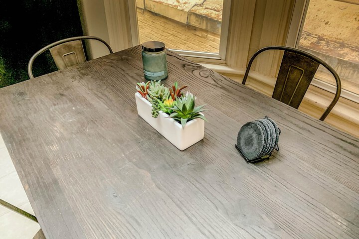 Dining 18 of 20
