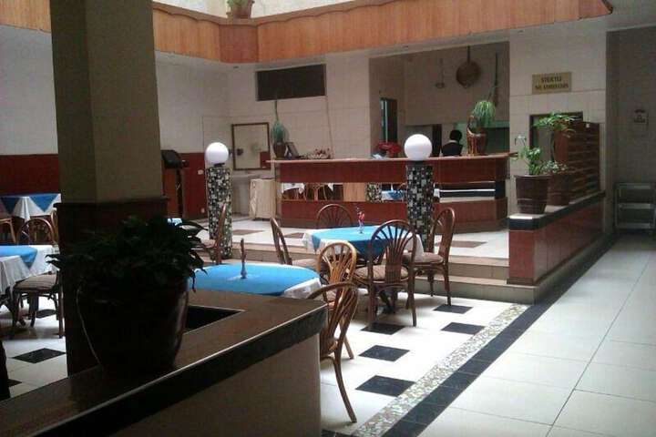 Dining 6 of 8