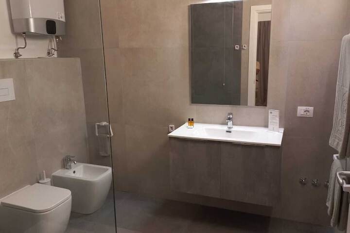 Room 11 of 28