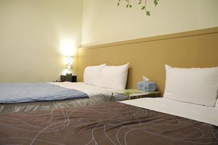 Room 10 of 29