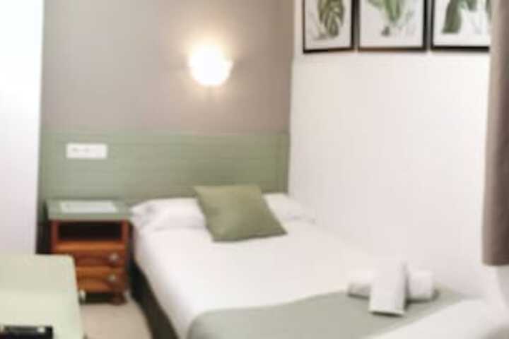 Room 14 of 32