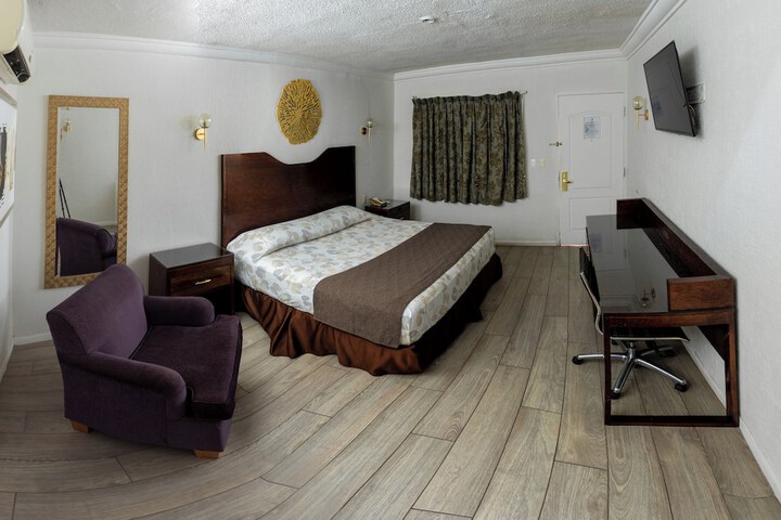 Room 8 of 28