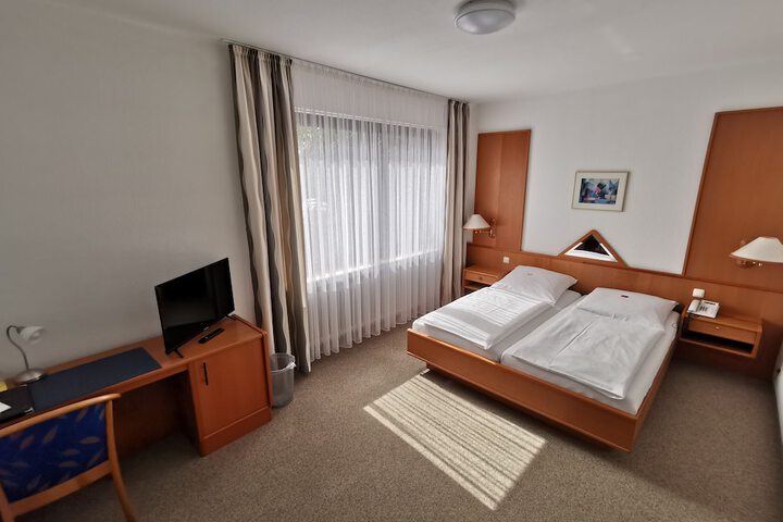 Room 3 of 7