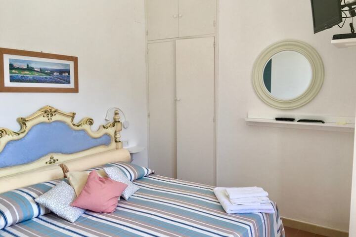 Room 9 of 47