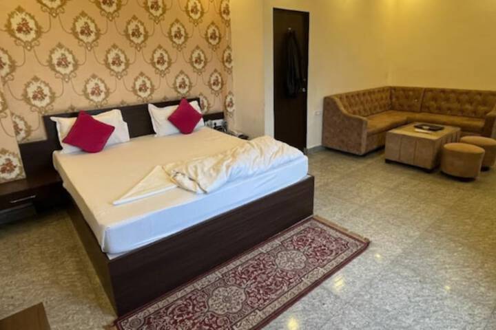 HOTEL GRAND MAURYA & SPICE RESTAURANT