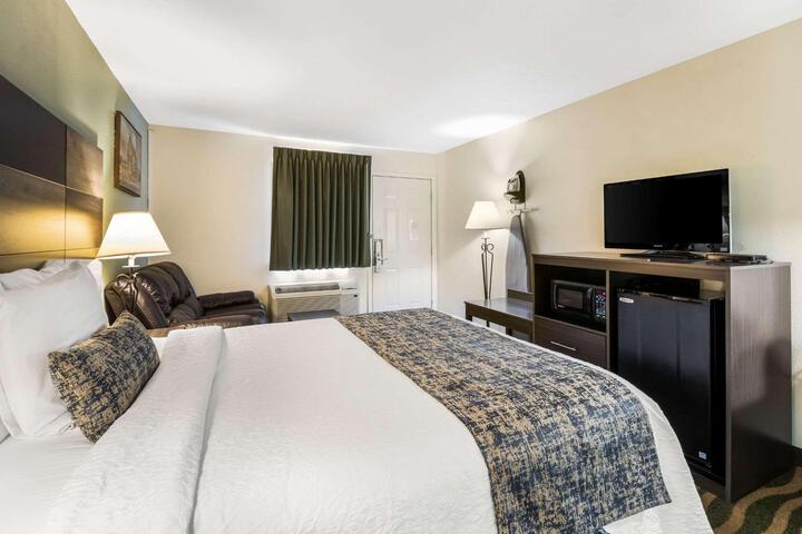 1 Queen Bed Accessible (1 of 2)