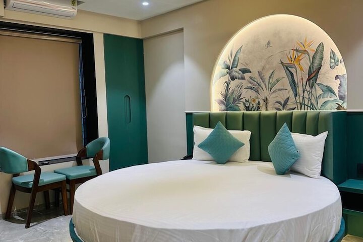 Room 7 of 18
