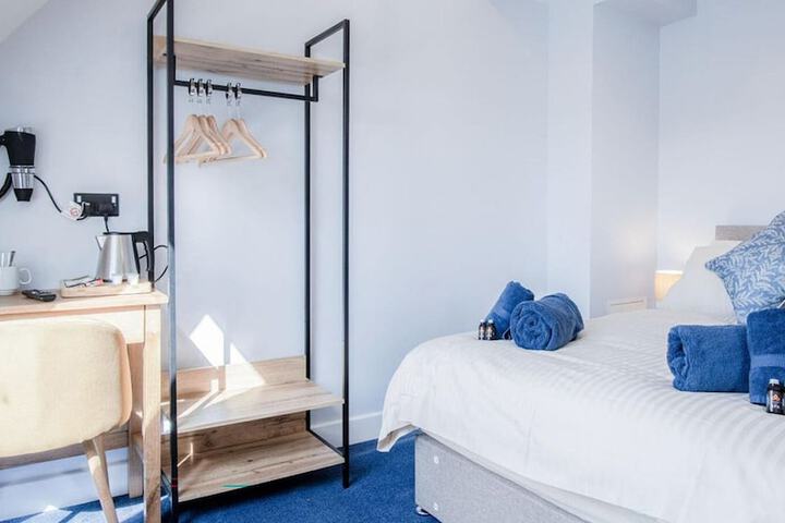 Room 3 of 40