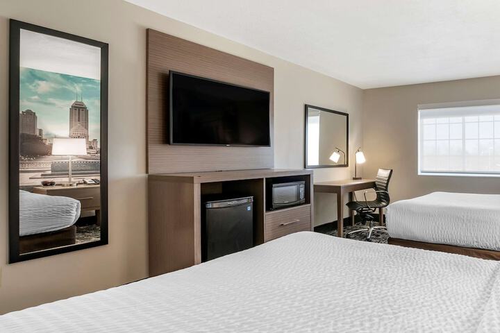 Standard Queen Bed Accessible (8 of 22)