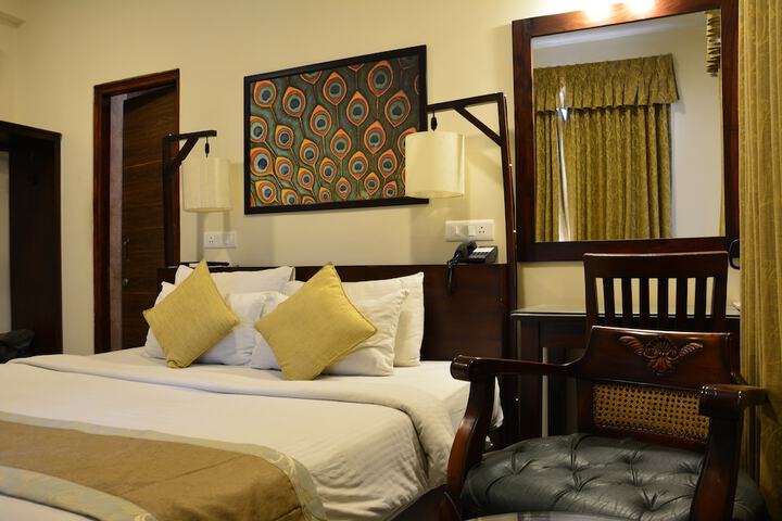 Room 6 of 38