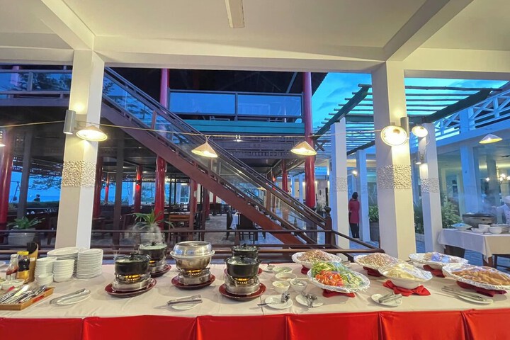 Dining 75 of 149
