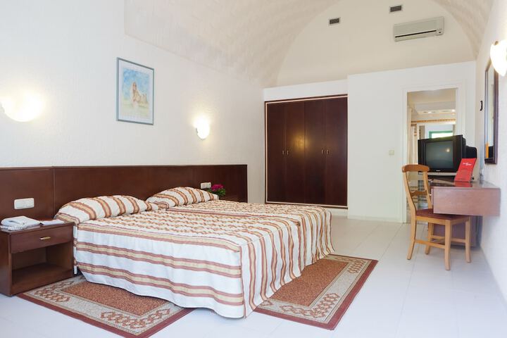 Room 3 of 80