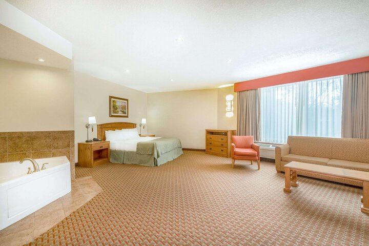 1 King Bed (9 of 15)