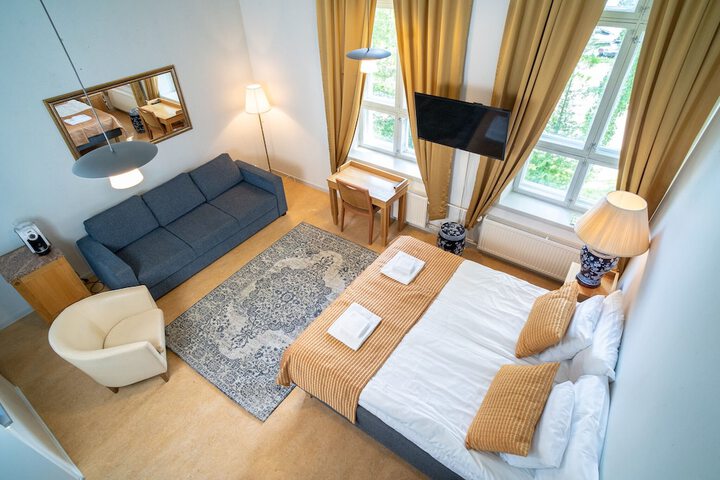 Room 6 of 38
