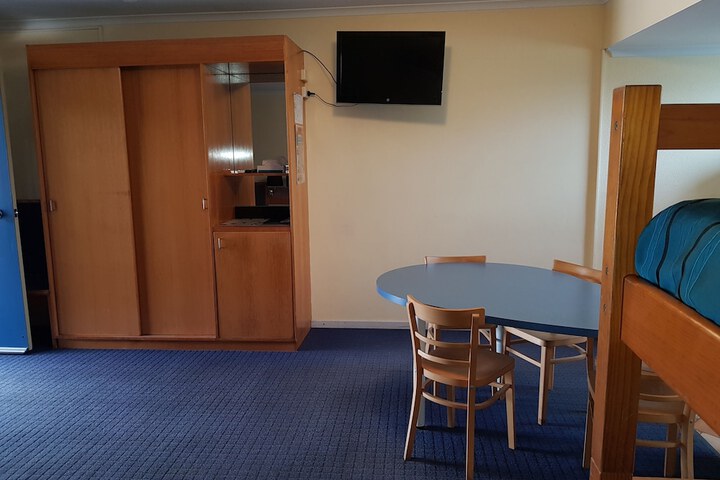 Room 8 of 75