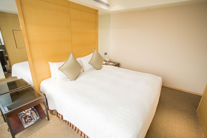 Room 16 of 145