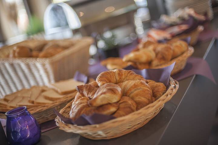 Breakfast/Coffee Service 29 of 40