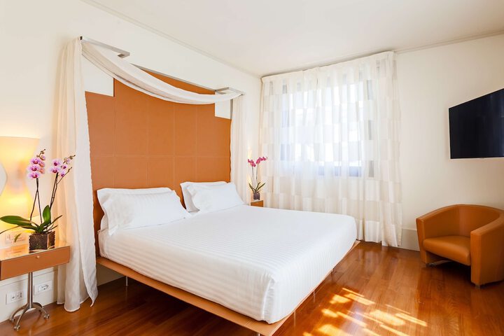 Room 19 of 53