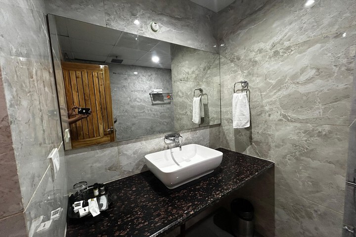 Room 14 of 22