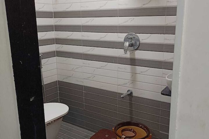 Room 14 of 27
