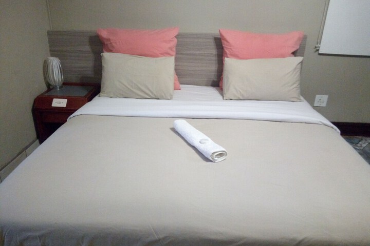 Room 13 of 33