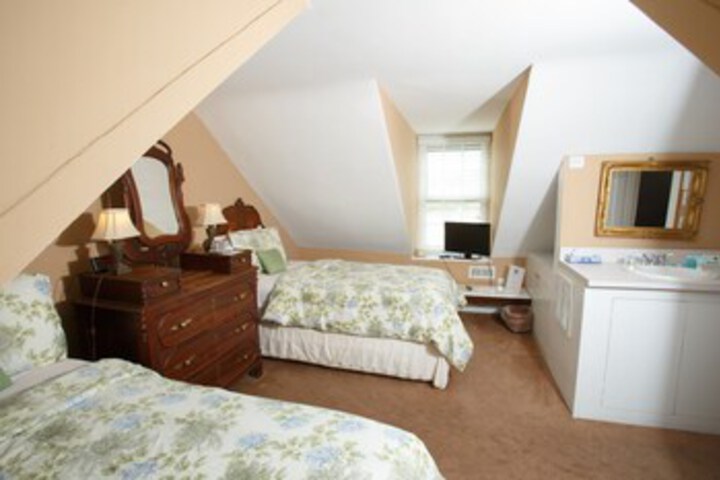 Room 249 of 253