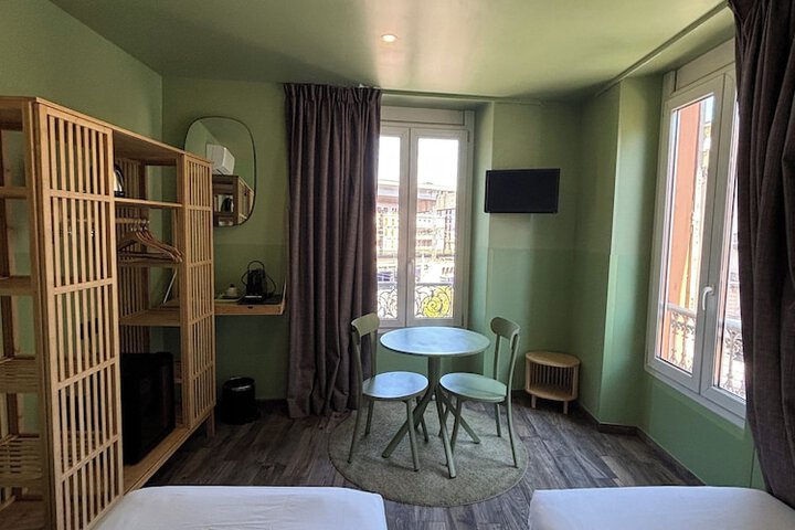 Room 44 of 76