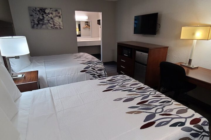 Deluxe 2 Queen Beds (4 of 7)