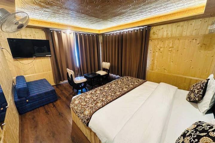 Room 10 of 13