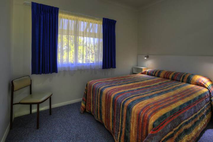 Room 3 of 33