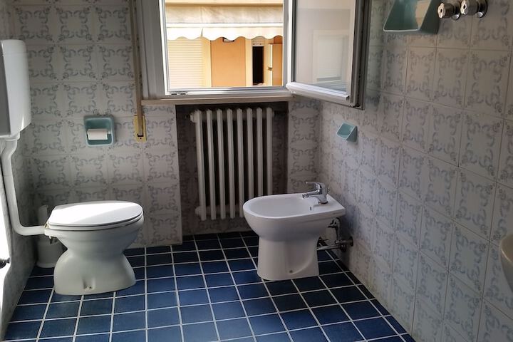 Room 4 of 11