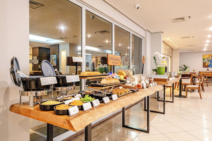 Breakfast/Coffee Service 194 of 240