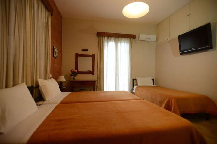 Room 6 of 25