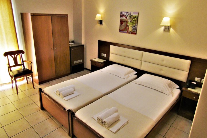Room 26 of 65