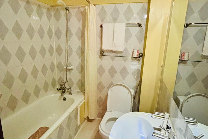 Room 10 of 18