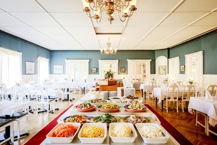 Dining 36 of 66
