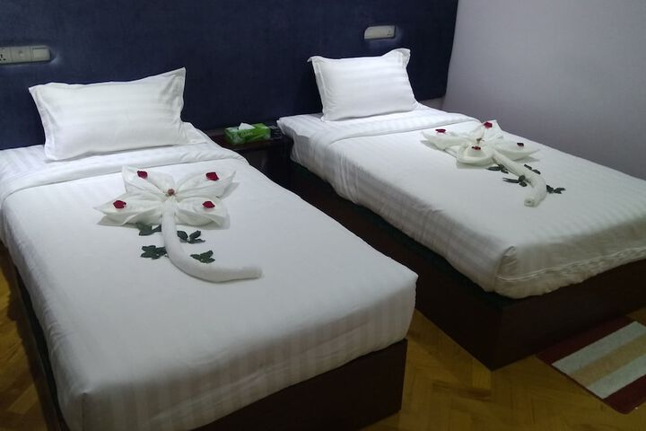 Room 6 of 25
