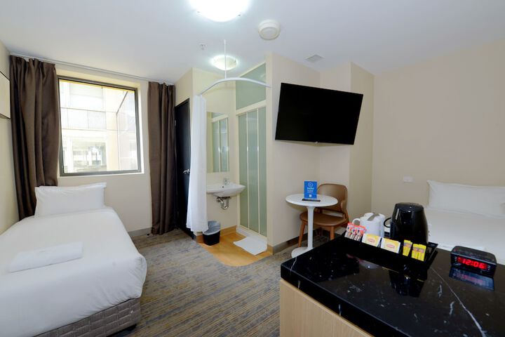 Room 25 of 38